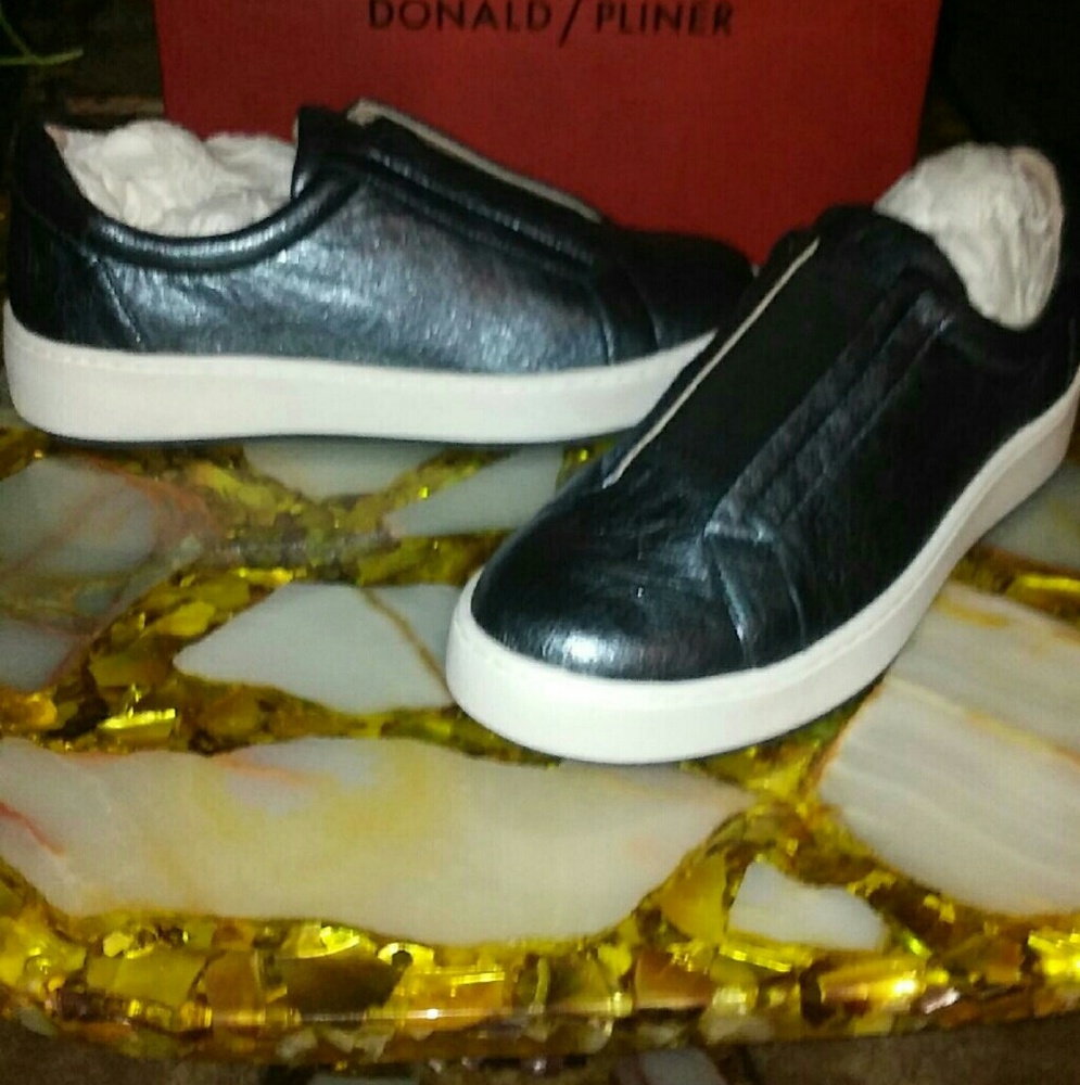 Donald plinker new in box size 9 but fits like 8.5